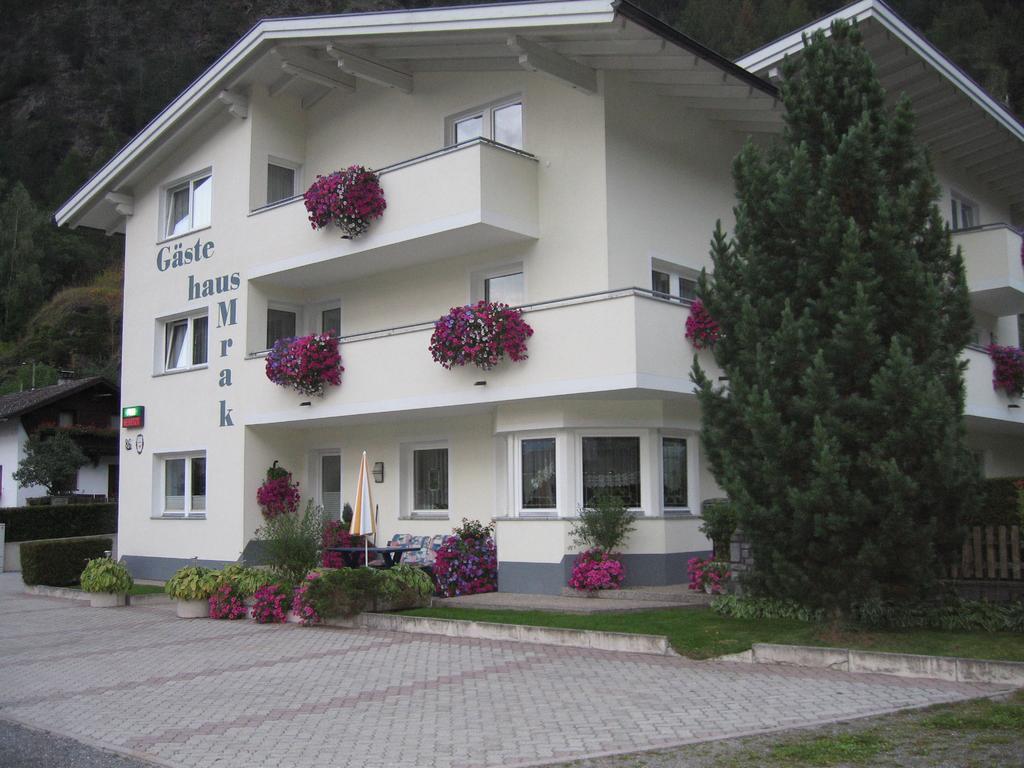 Gaestehaus Mrak Längenfeld Exterior photo